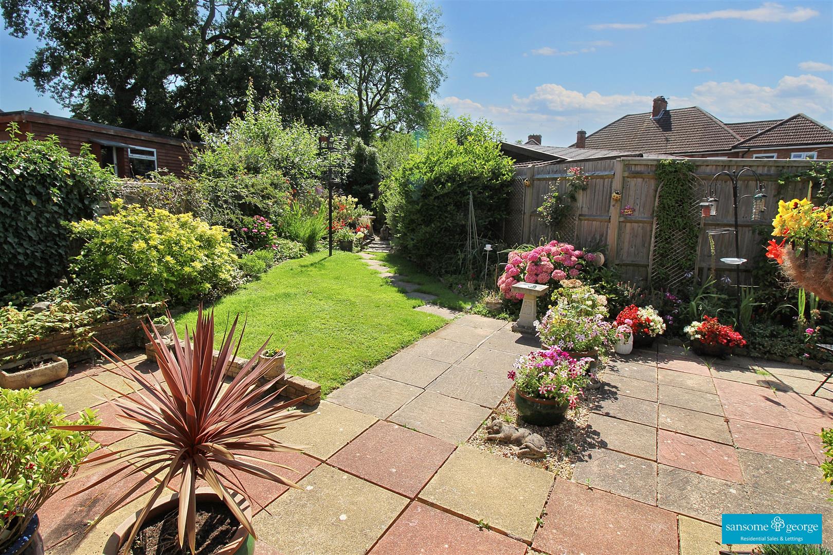 2 bed property in Foxcombe Drive, Reading